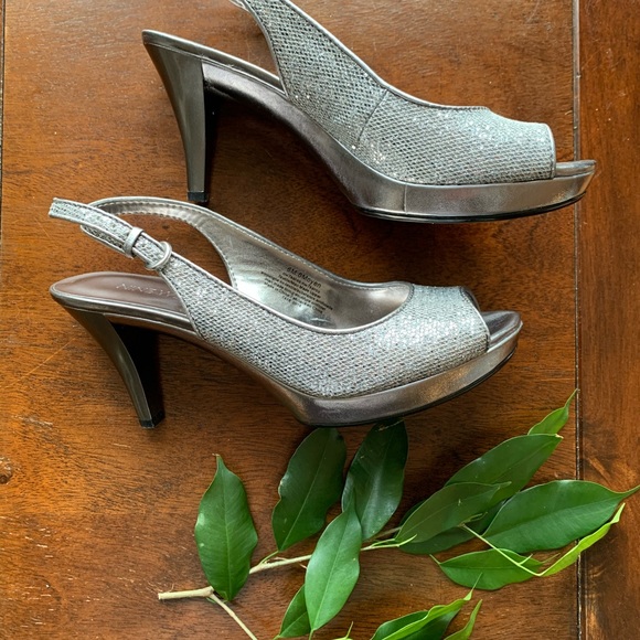 Nine West Silver Sparkle Heels size 6 - Picture 2 of 7